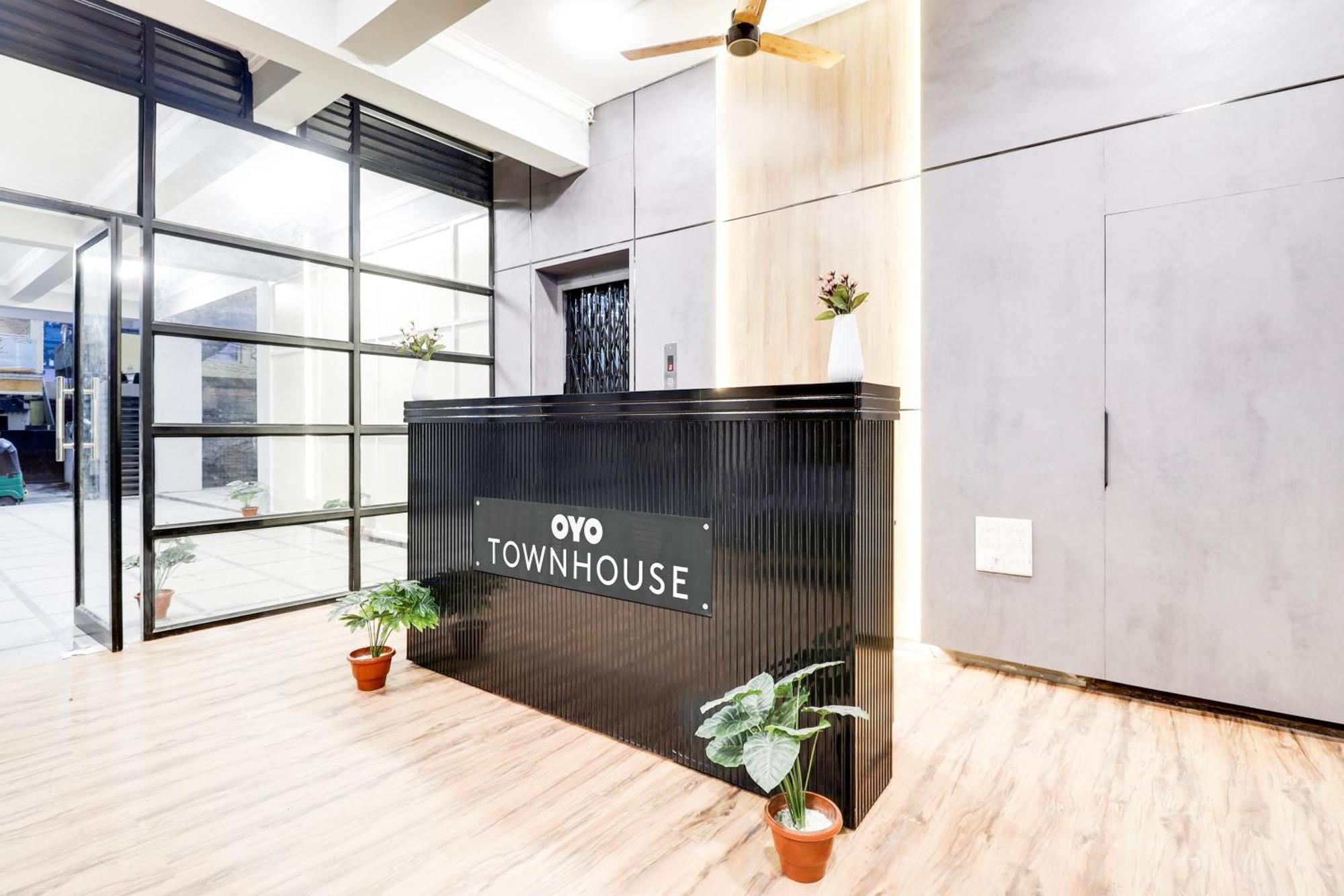 Super Townhouse De Alphabet Hotel Kukatpally Nexus Mall Hyderabad Exterior photo